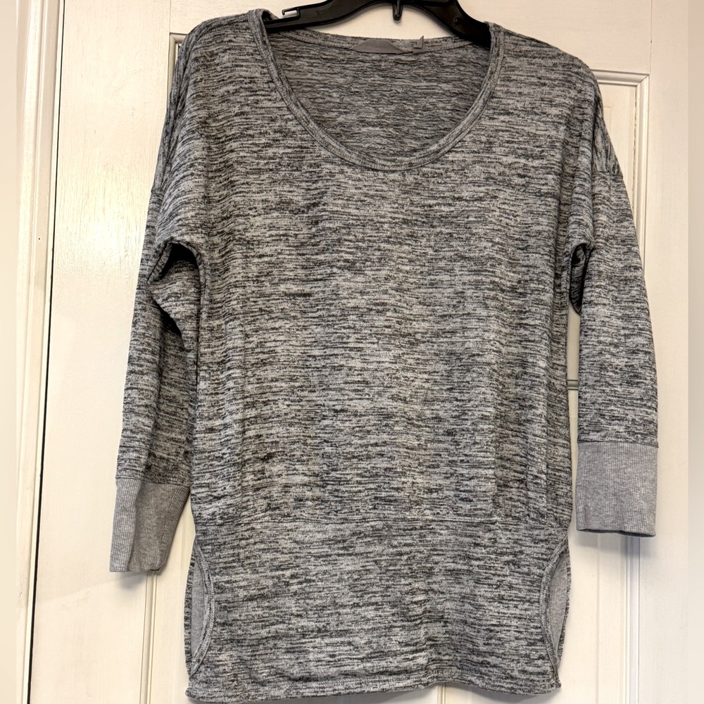 Athleta Heather Gray Knit Top‎
